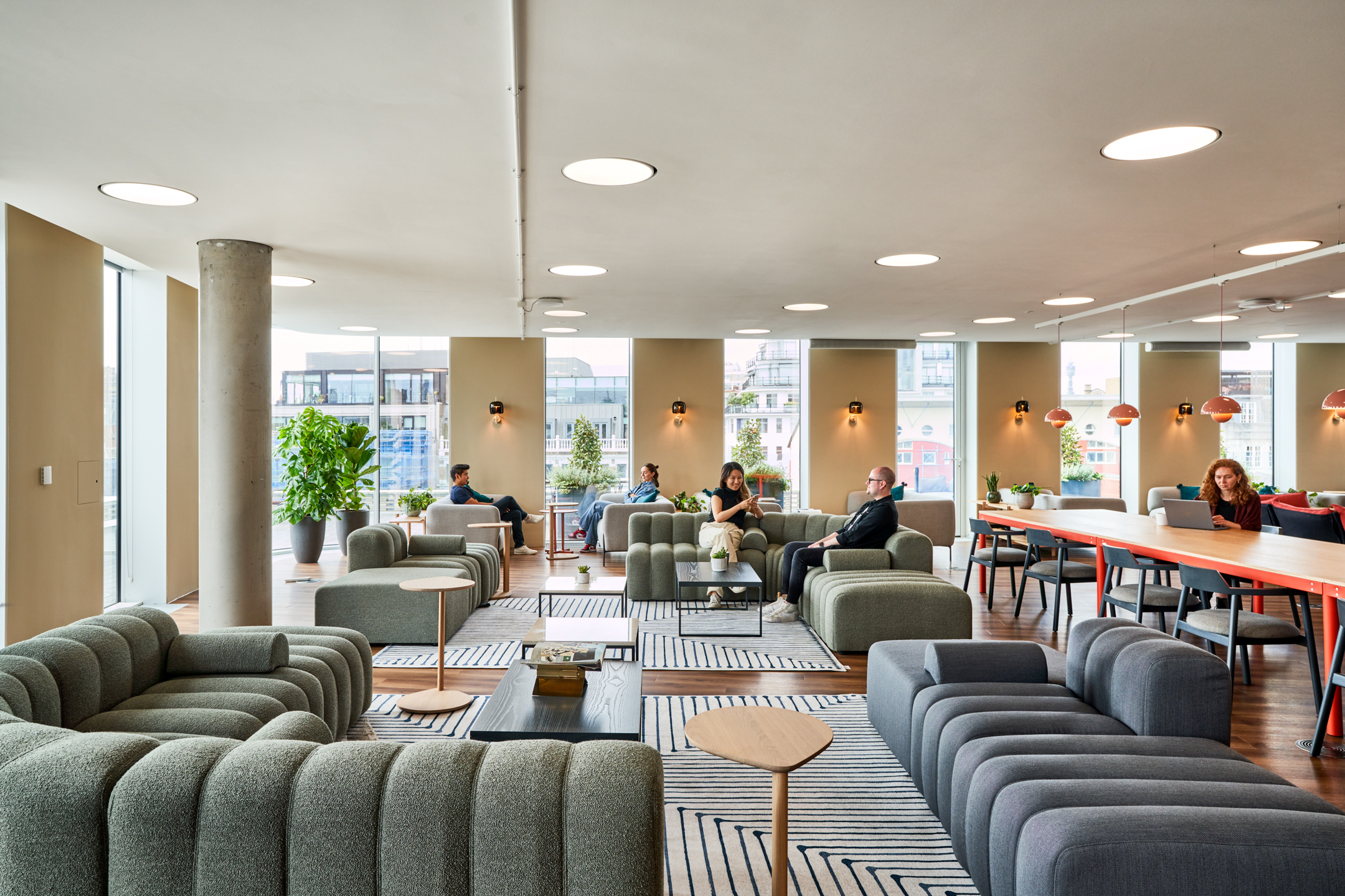 Spacious lounge area at Publicis Sapient's office, featuring comfortable seating and a variety of collaborative spaces.