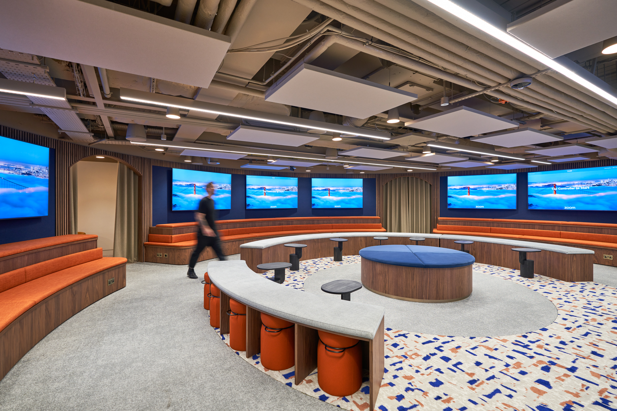 A state-of-the-art camp-fire room at a private equity firm in Marylebone, designed by Modus Workspace. Equipped with multiple screens and curved seating, this space is ideal for presentations and collaborative sessions.