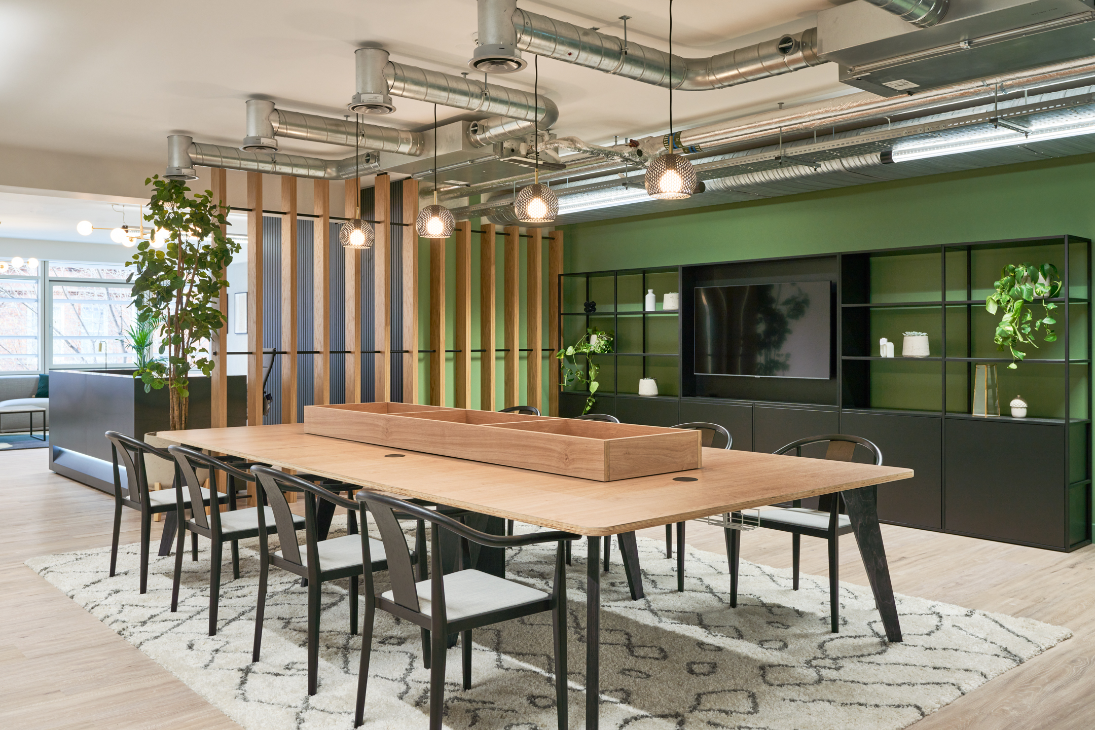 Teapoint at 101 NewCavendishSt with green walls, oak partions and biophilic designs